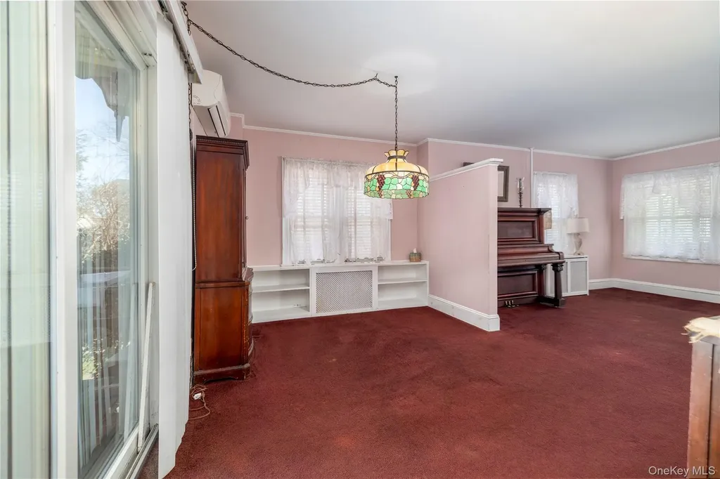 65 Jarvis Place Lynbrook NY 11563