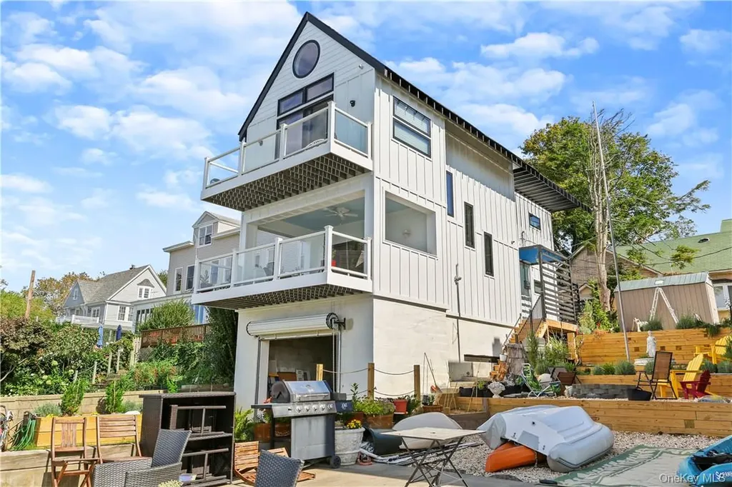 81 Rochelle Street Bronx NY 10464