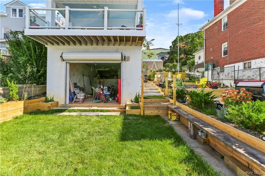 81 Rochelle Street Bronx NY 10464