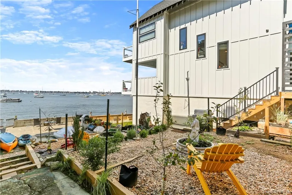 81 Rochelle Street Bronx NY 10464