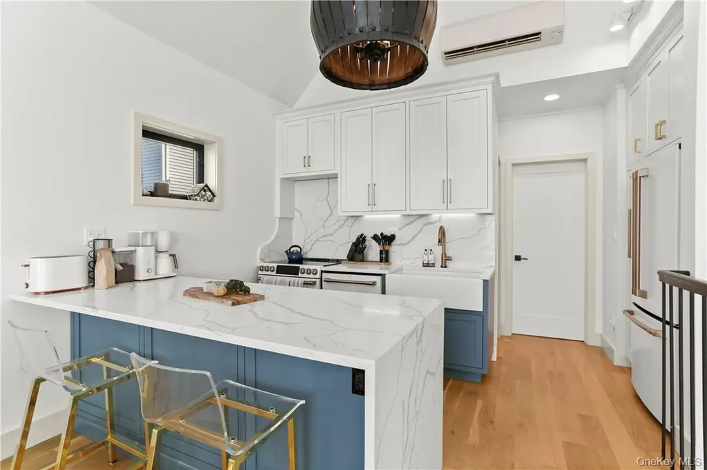 81 Rochelle Street Bronx NY 10464
