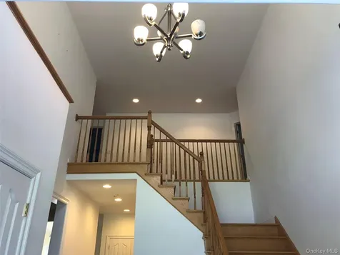 18 Crosshill Road Eastchester NY 10709