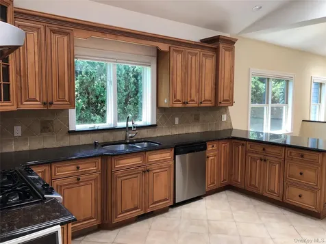 18 Crosshill Road Eastchester NY 10709