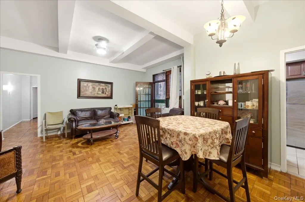 1561 Metropolitan Avenue Bronx NY 10462