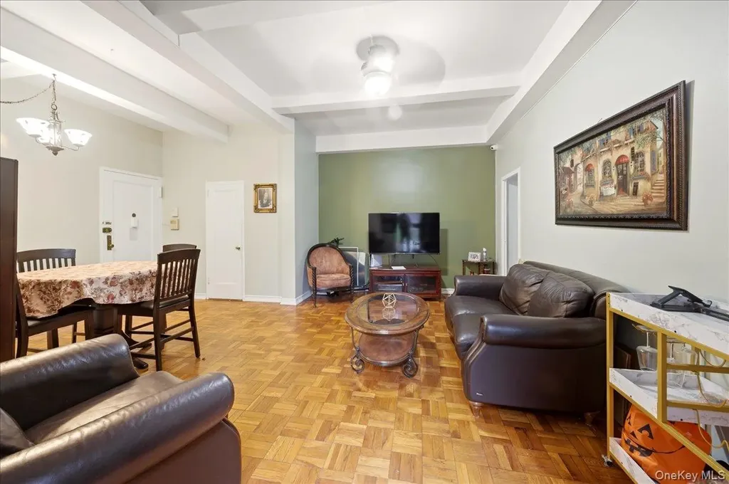 1561 Metropolitan Avenue Bronx NY 10462