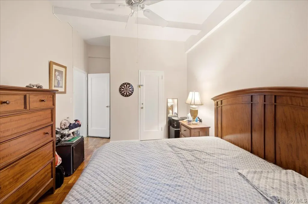 1561 Metropolitan Avenue Bronx NY 10462