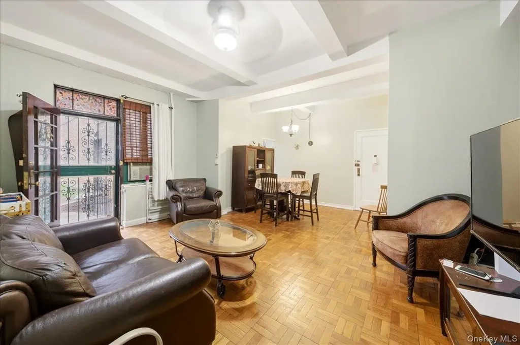 1561 Metropolitan Avenue Bronx NY 10462
