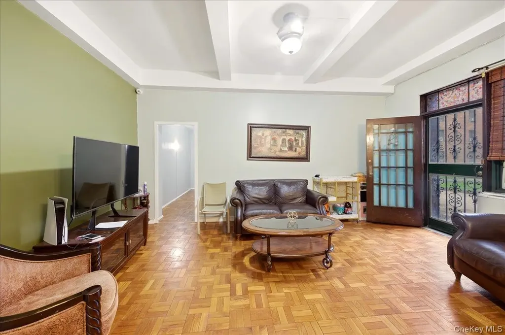 1561 Metropolitan Avenue Bronx NY 10462