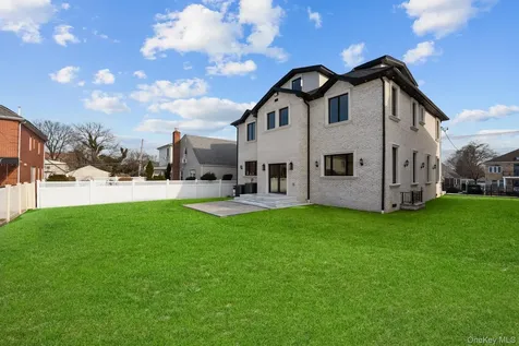 25909 81st Avenue Glen Oaks NY 11004