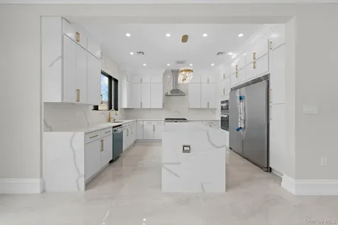 25909 81st Avenue Glen Oaks NY 11004