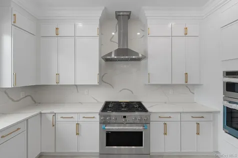 25909 81st Avenue Glen Oaks NY 11004
