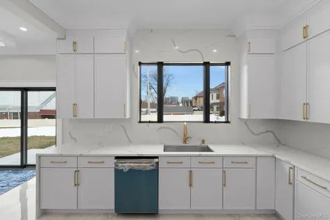 25909 81st Avenue Glen Oaks NY 11004