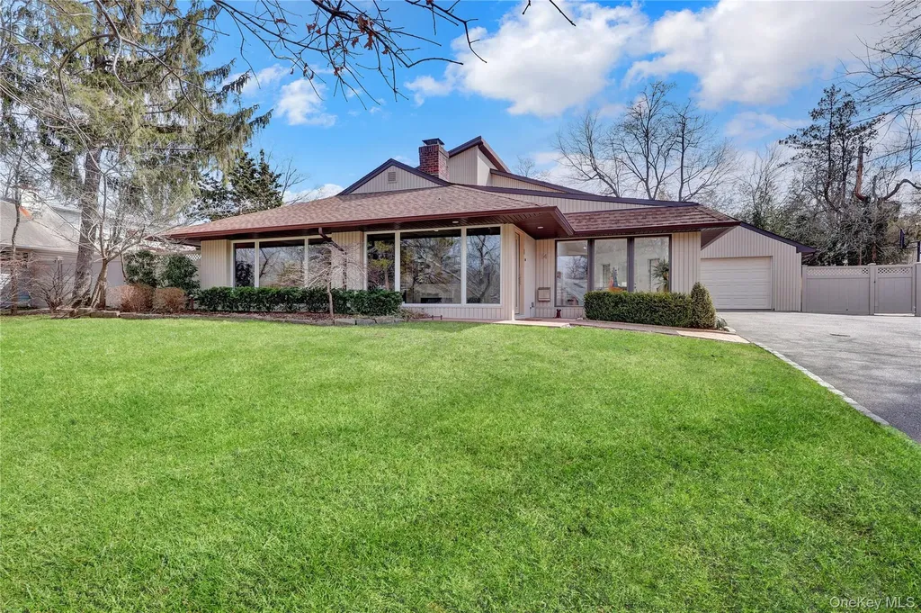 14 Regent Place Roslyn NY 11576