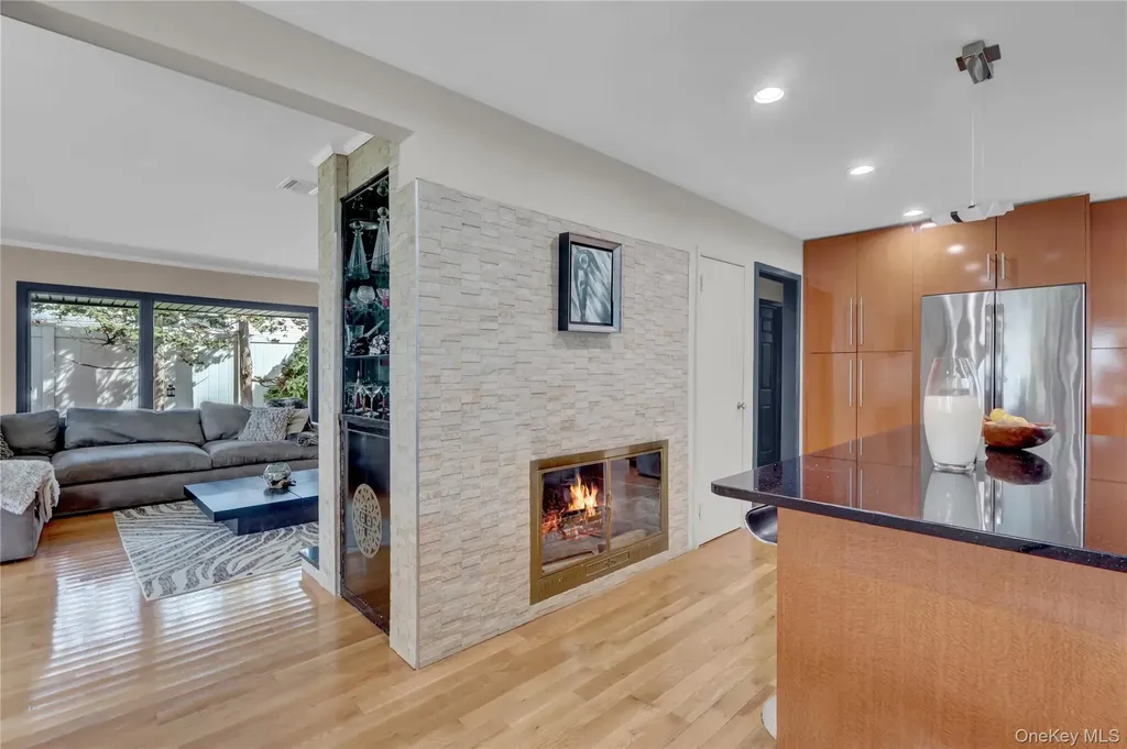 14 Regent Place Roslyn NY 11576