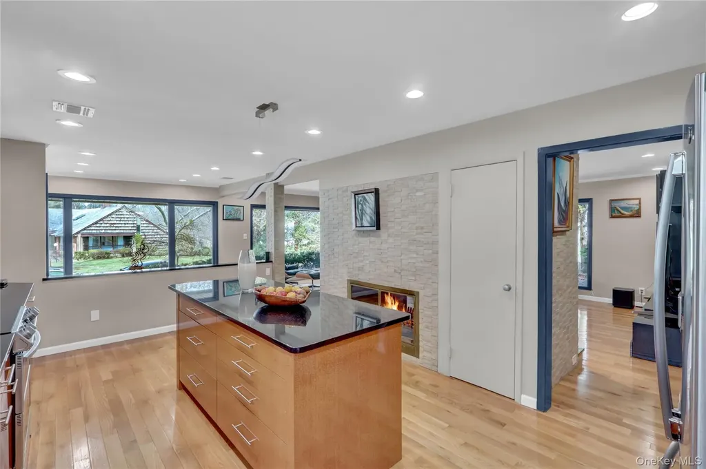 14 Regent Place Roslyn NY 11576