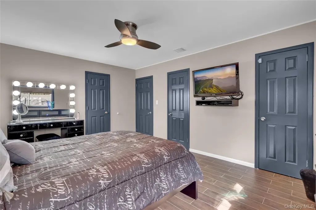 14 Regent Place Roslyn NY 11576