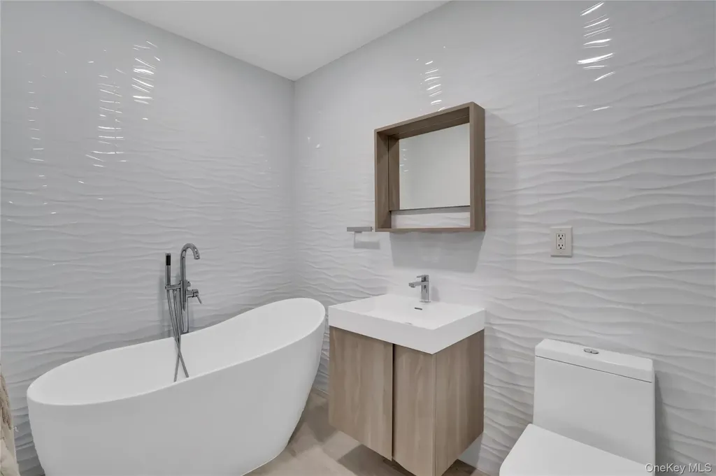 14 Regent Place Roslyn NY 11576