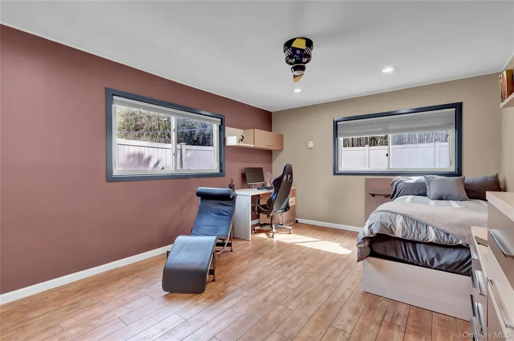 14 Regent Place Roslyn NY 11576