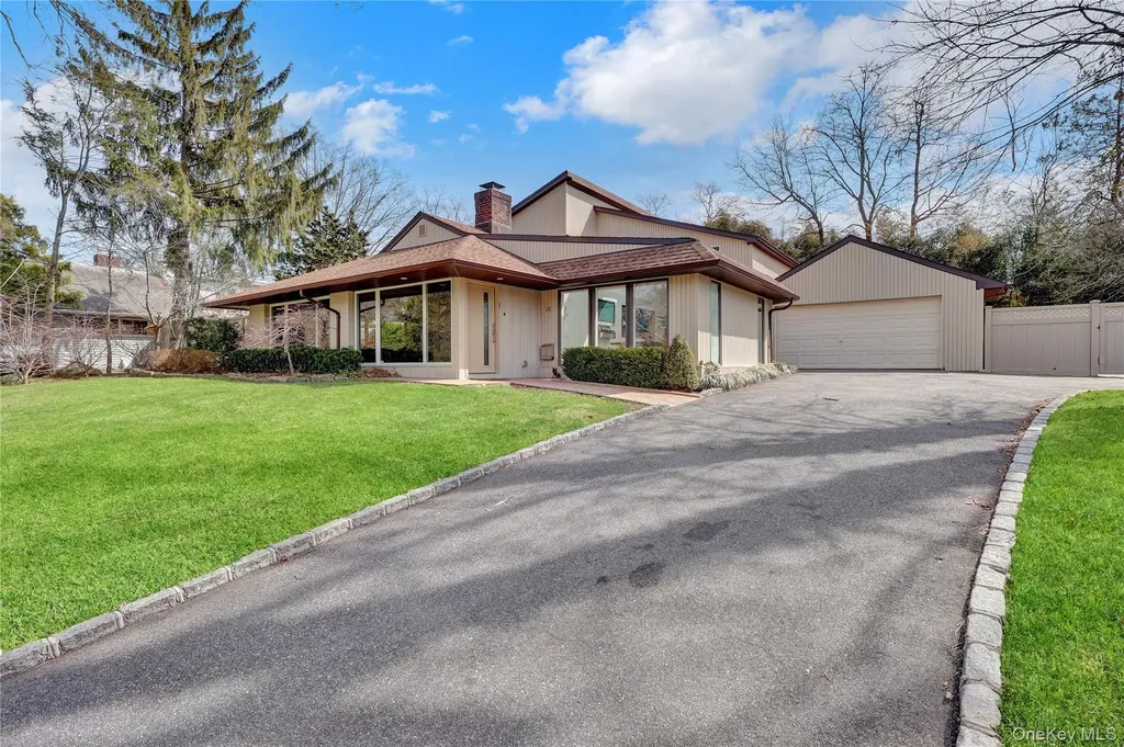 14 Regent Place Roslyn NY 11576