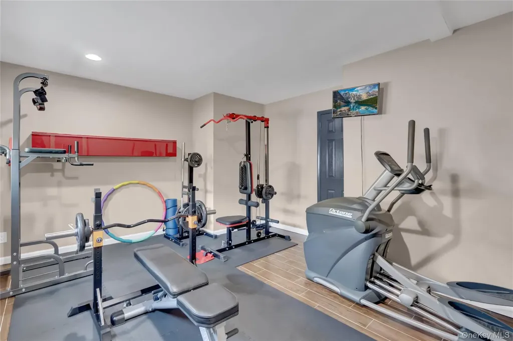 14 Regent Place Roslyn NY 11576
