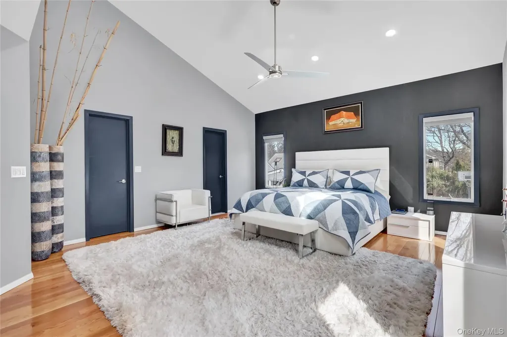 14 Regent Place Roslyn NY 11576
