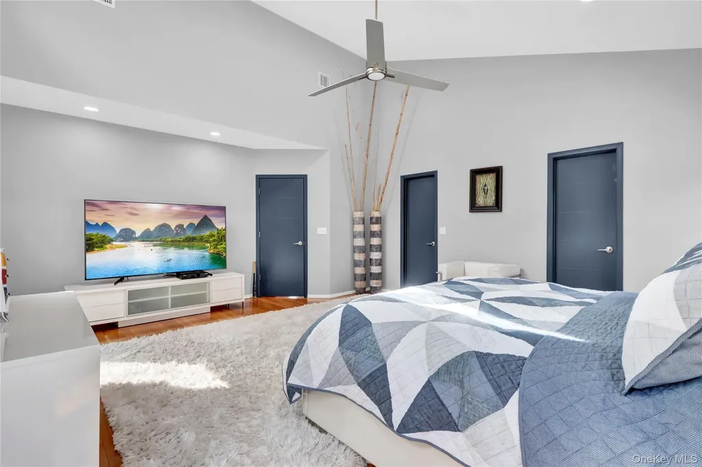14 Regent Place Roslyn NY 11576