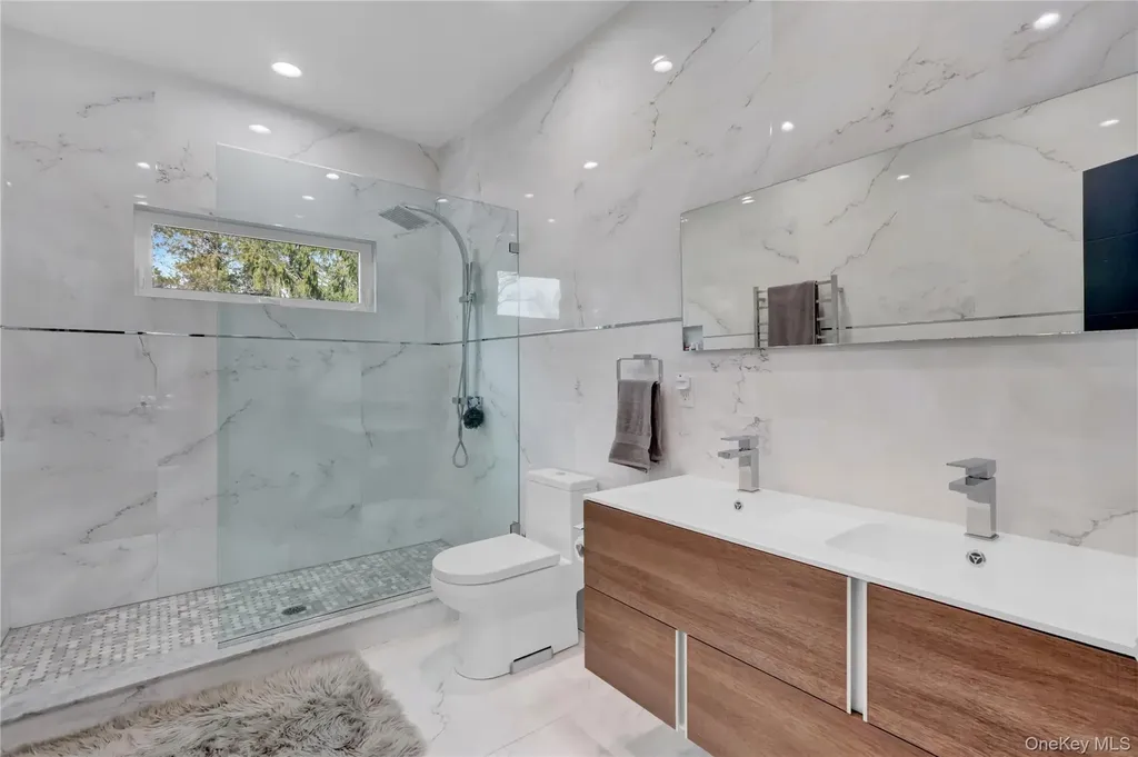 14 Regent Place Roslyn NY 11576