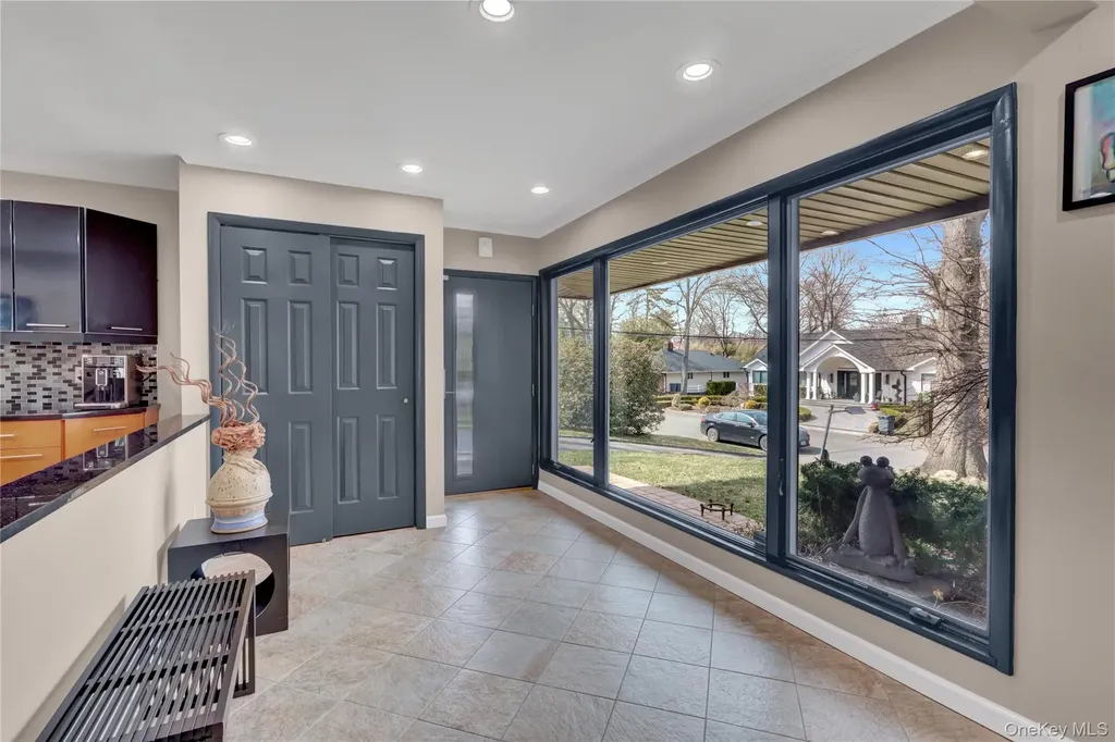 14 Regent Place Roslyn NY 11576