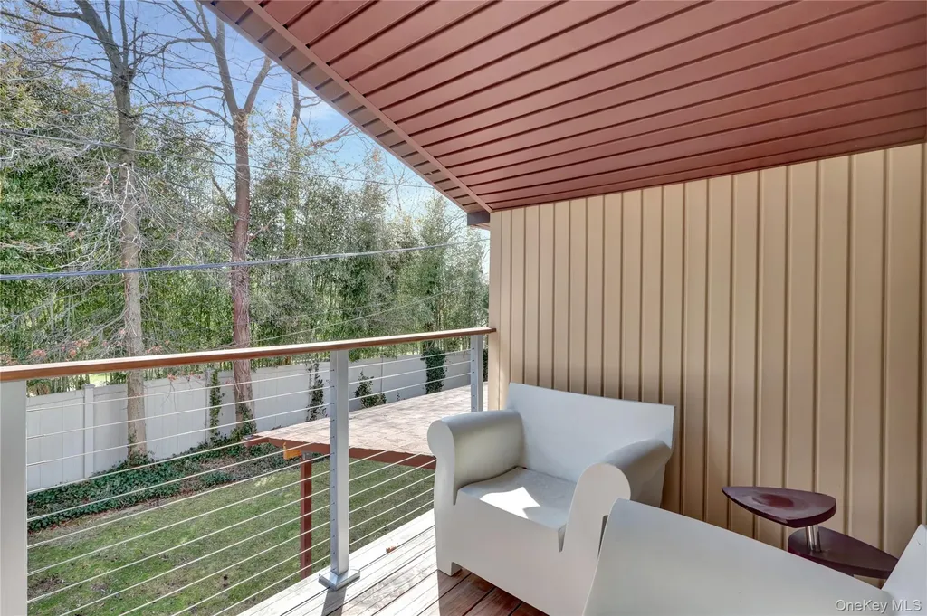 14 Regent Place Roslyn NY 11576