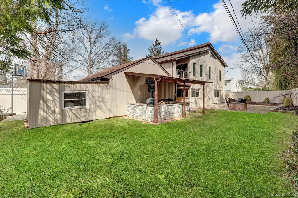 14 Regent Place Roslyn NY 11576