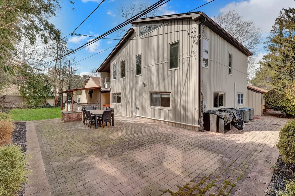 14 Regent Place Roslyn NY 11576