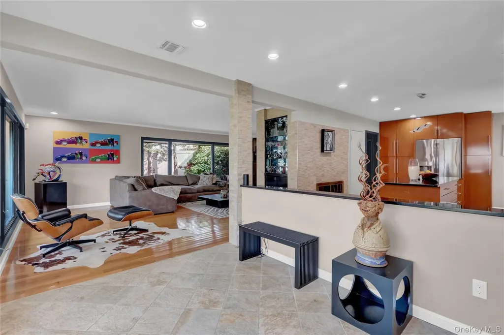 14 Regent Place Roslyn NY 11576