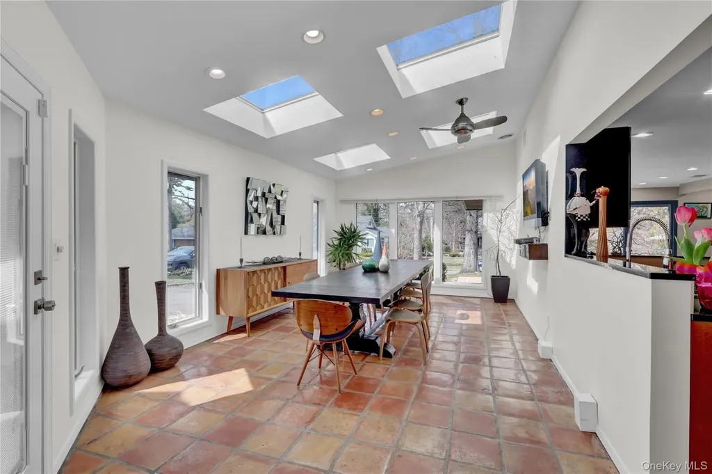 14 Regent Place Roslyn NY 11576