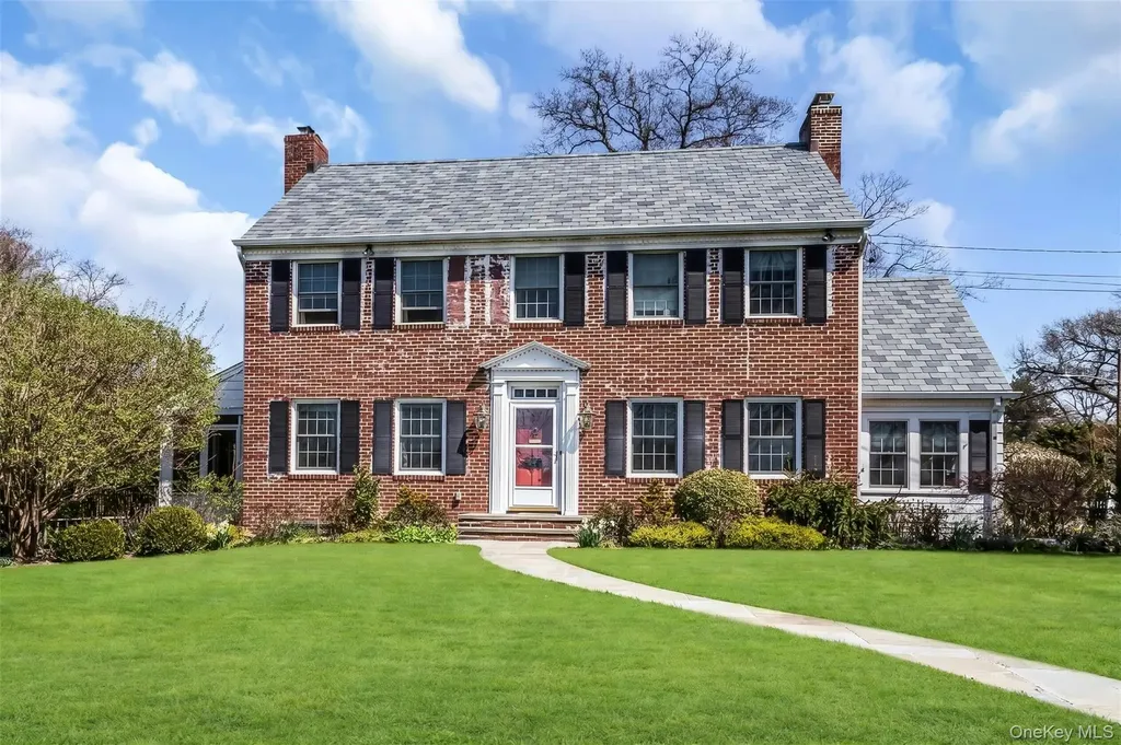 7 River Road Oceanside NY 11572