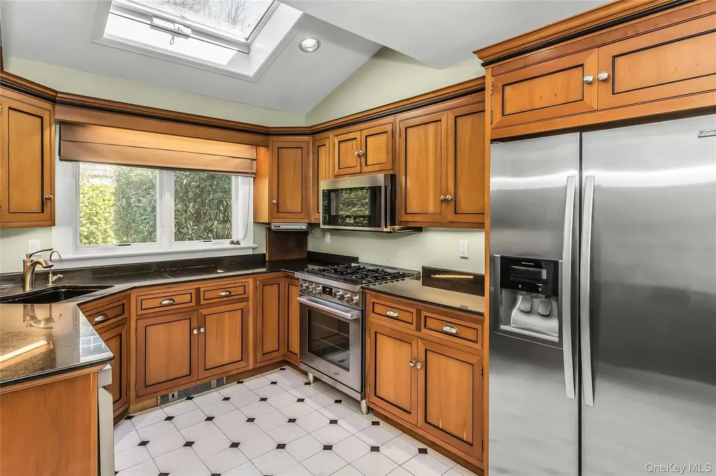 7 River Road Oceanside NY 11572