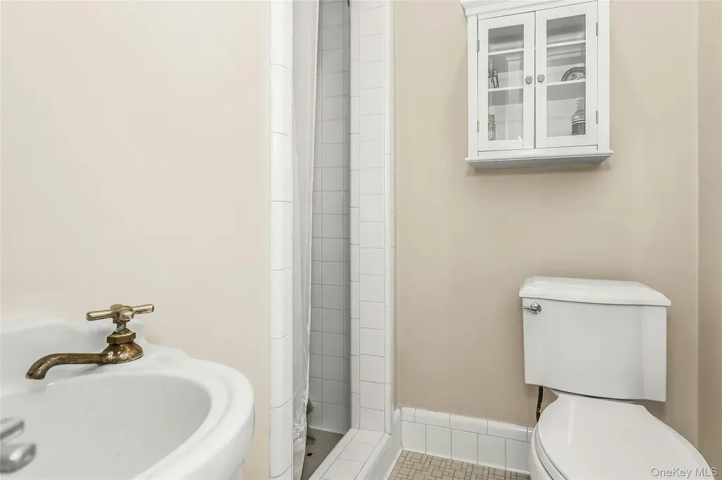 7 River Road Oceanside NY 11572