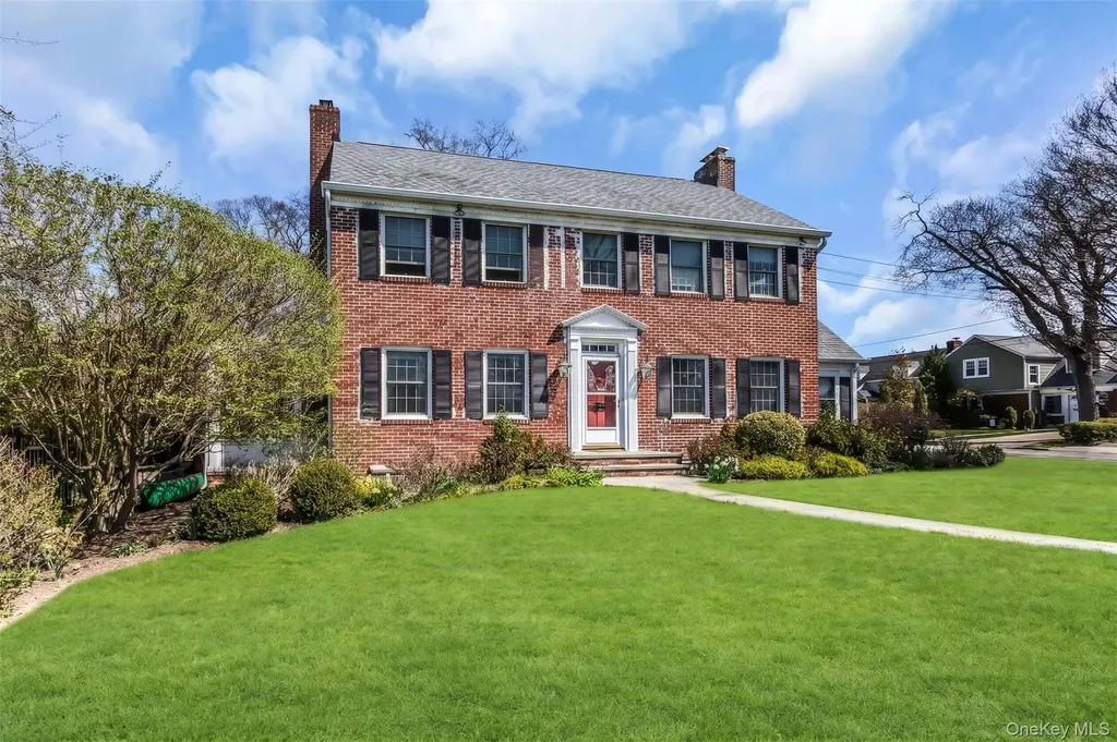7 River Road Oceanside NY 11572
