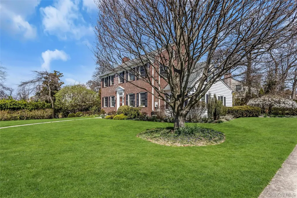 7 River Road Oceanside NY 11572