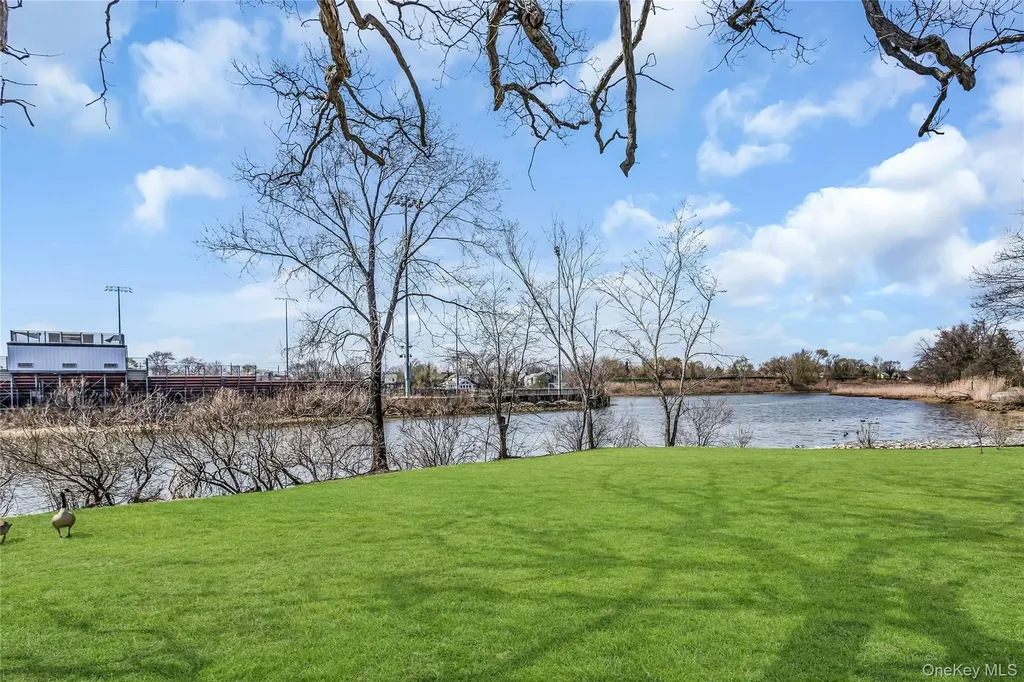 7 River Road Oceanside NY 11572