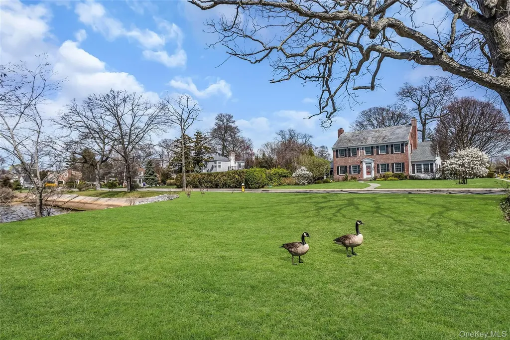 7 River Road Oceanside NY 11572