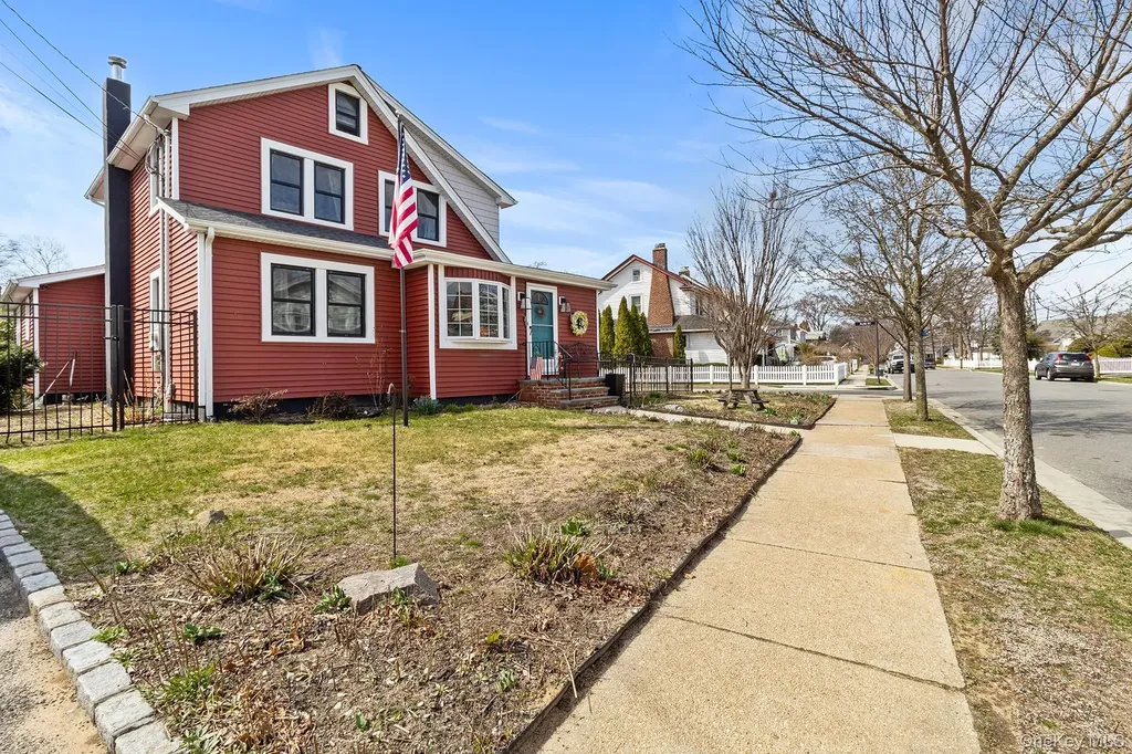42 Robertson Road Lynbrook NY 11563