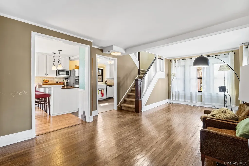 42 Robertson Road Lynbrook NY 11563