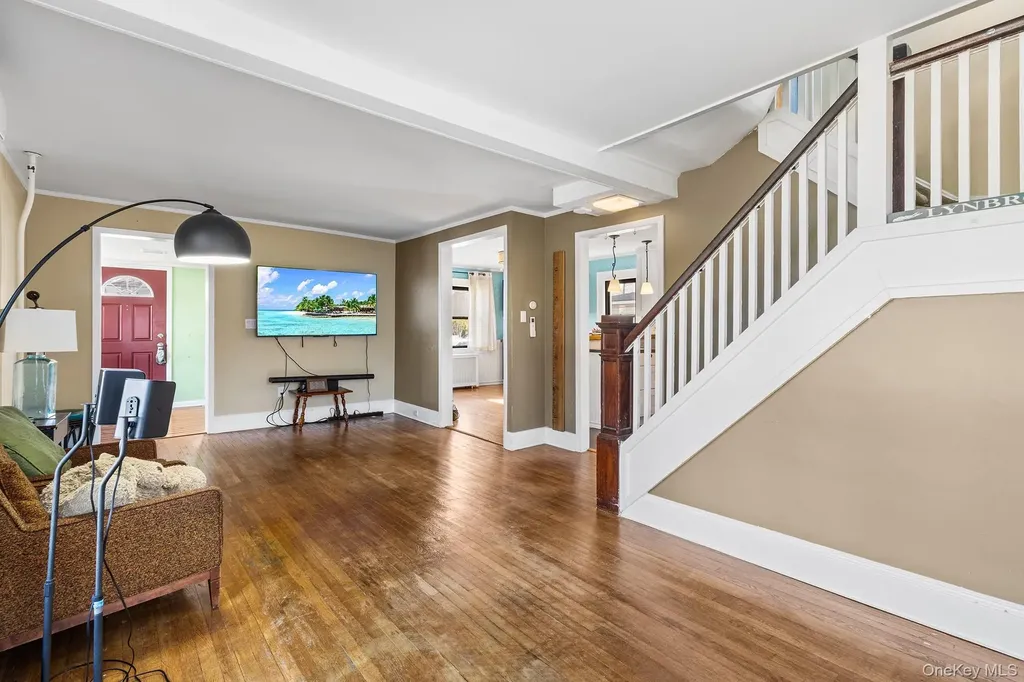 42 Robertson Road Lynbrook NY 11563
