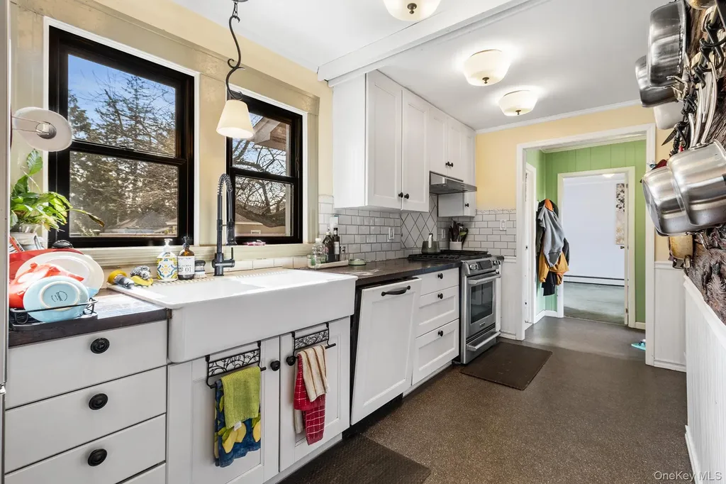 42 Robertson Road Lynbrook NY 11563