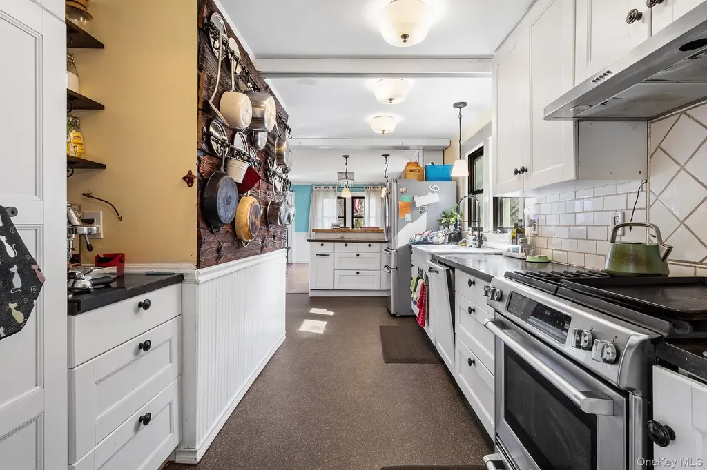 42 Robertson Road Lynbrook NY 11563