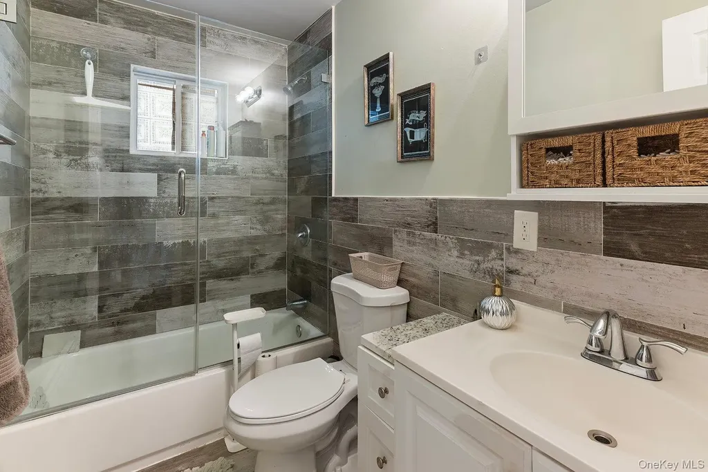 178 Timberline Drive Brentwood NY 11717