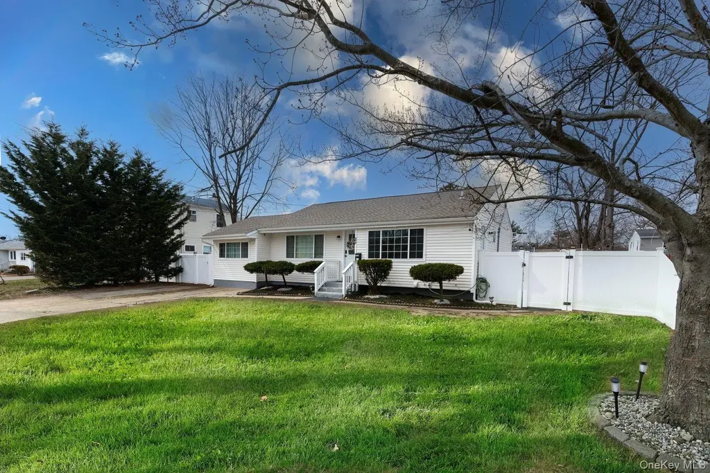 178 Timberline Drive Brentwood NY 11717