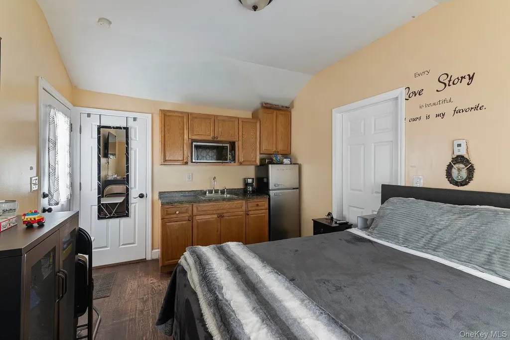 178 Timberline Drive Brentwood NY 11717