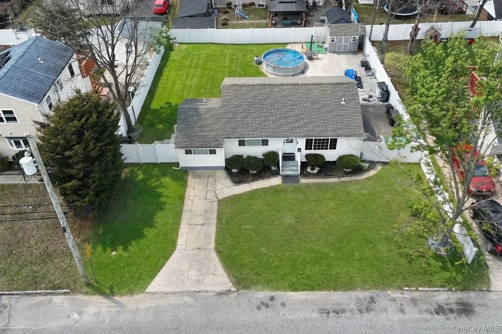 178 Timberline Drive Brentwood NY 11717