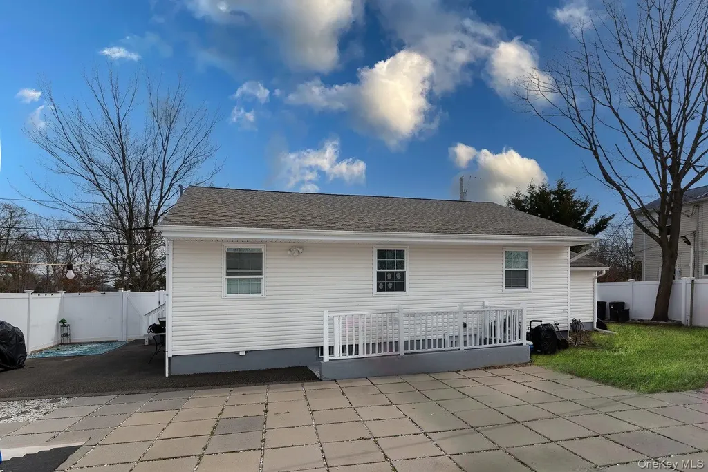 178 Timberline Drive Brentwood NY 11717